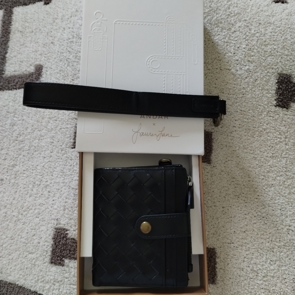 Andar Lo Black Woven Wallet